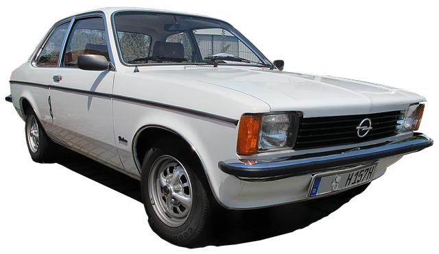 bílý Opel Kadett
